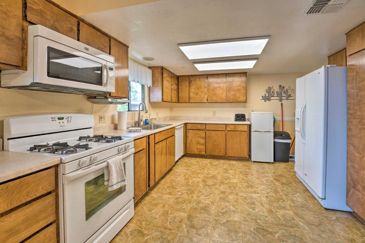 Updated Family Home - 2 Blocks To Colorado River! Bullhead City Exteriér fotografie